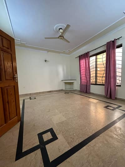 1kanal portion available for rent location E11