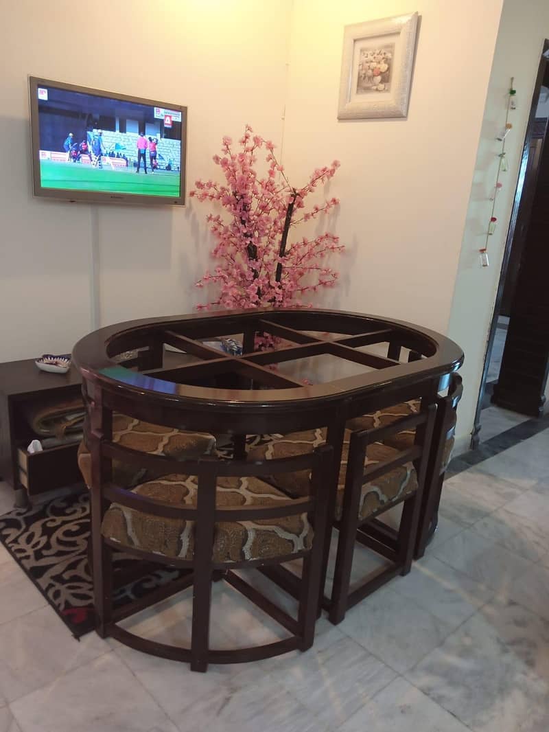 Dining table 0