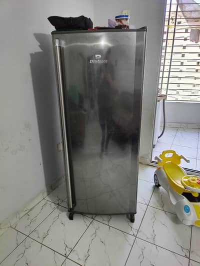 Dawlence vertical freezer