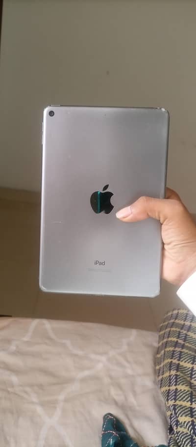ipad mini5 64 memory Read description