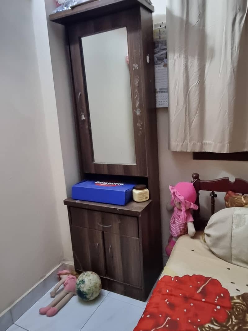 single bed and dressing table 1