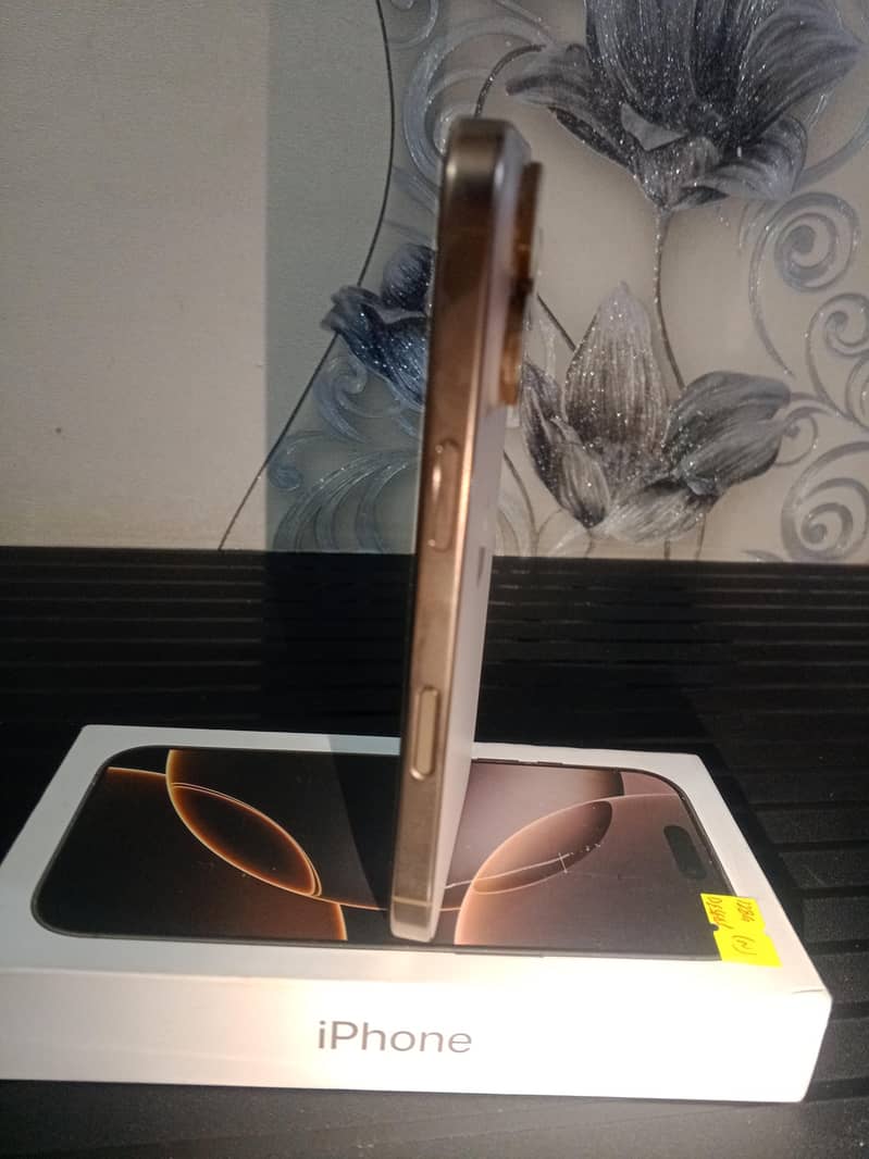Apple iPhone 16 Pro 1
