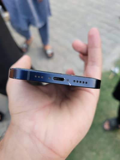 Apple iPhone 12