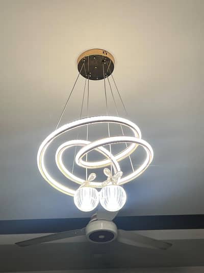 Led chandelier in 10/10 condition