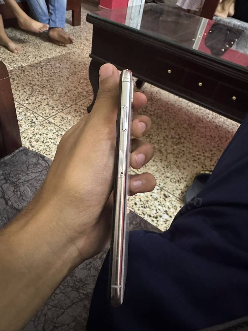 Apple iPhone XS Max 1