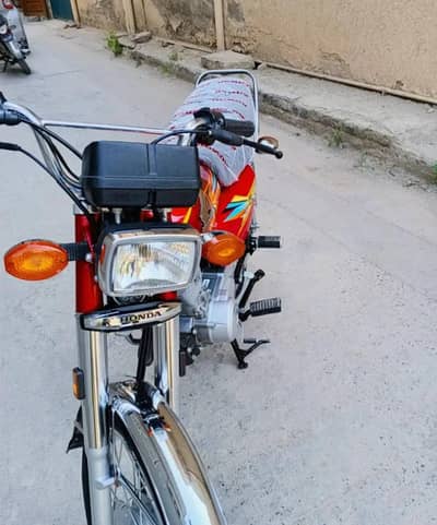 25 k 9 mahiny mein nikla hua hai new condition single hand used