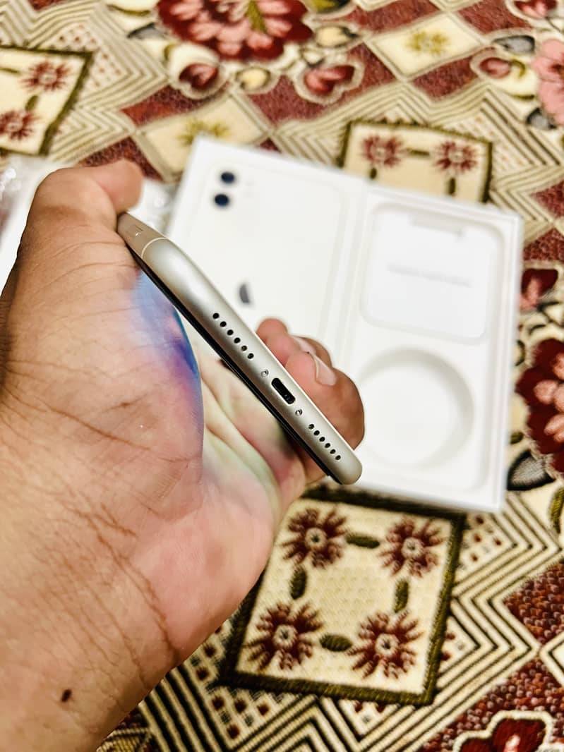 Apple iPhone 11 3