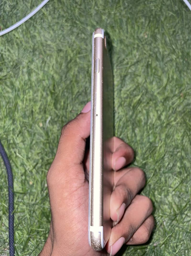 Apple iPhone 7 2