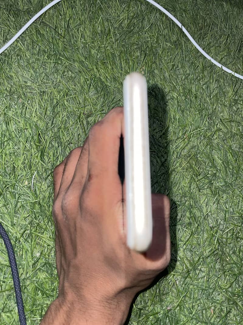 Apple iPhone 7 3