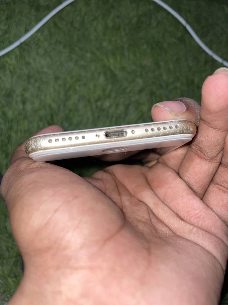 Apple iPhone 7 4
