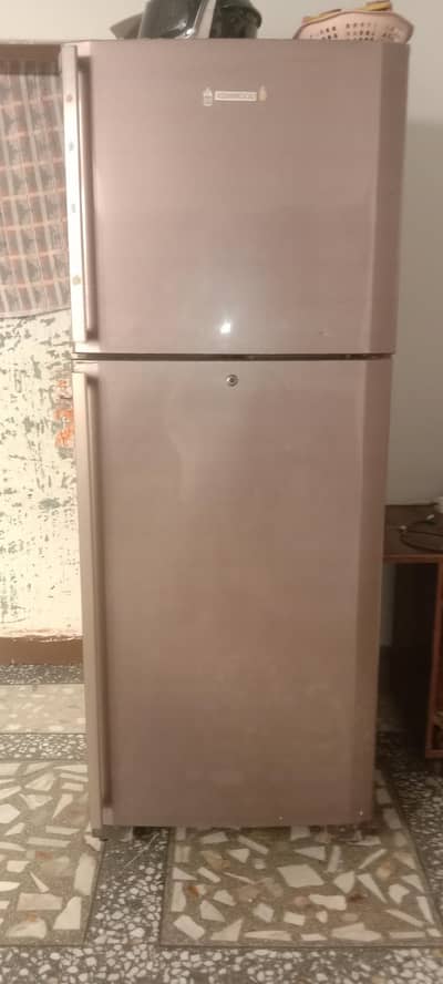 KENWOOD 18 cft   frig  ka msala hy  body ok hy compressor ok hy