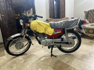 Honda 125 2025 6 month ki bike ha 1st owner hn