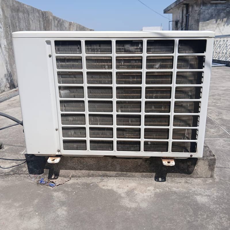 1 ton old split ac 1