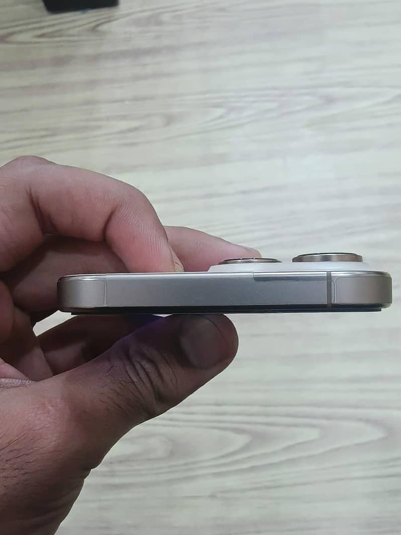 Apple iPhone 16 Pro Max 7