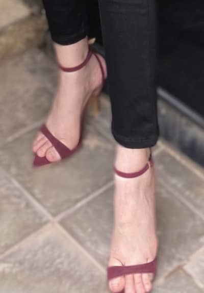 Heels maroon