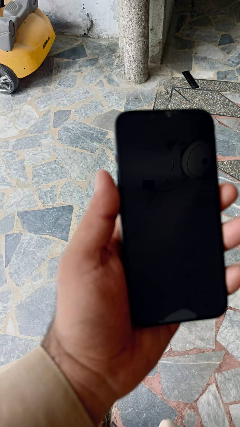 Apple iPhone 14 3