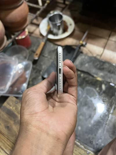 Apple iPhone SE 2020 model 99% battery