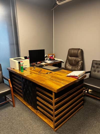 Lunar chair & office desk