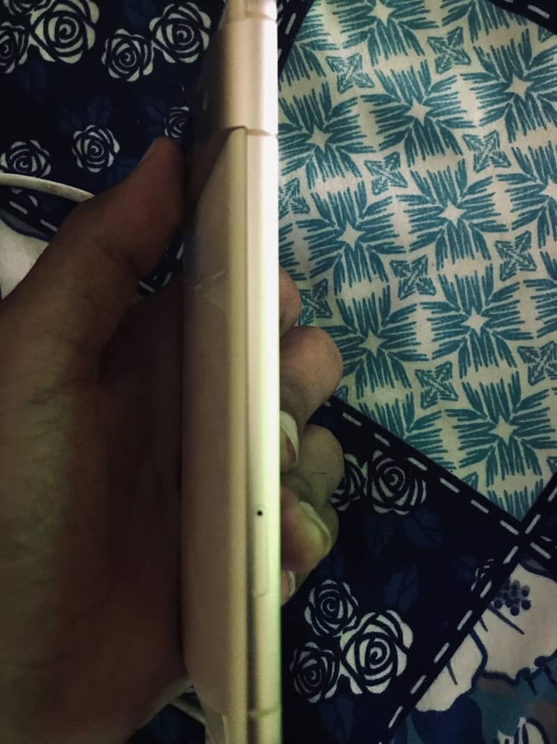 Google Pixel 8 4