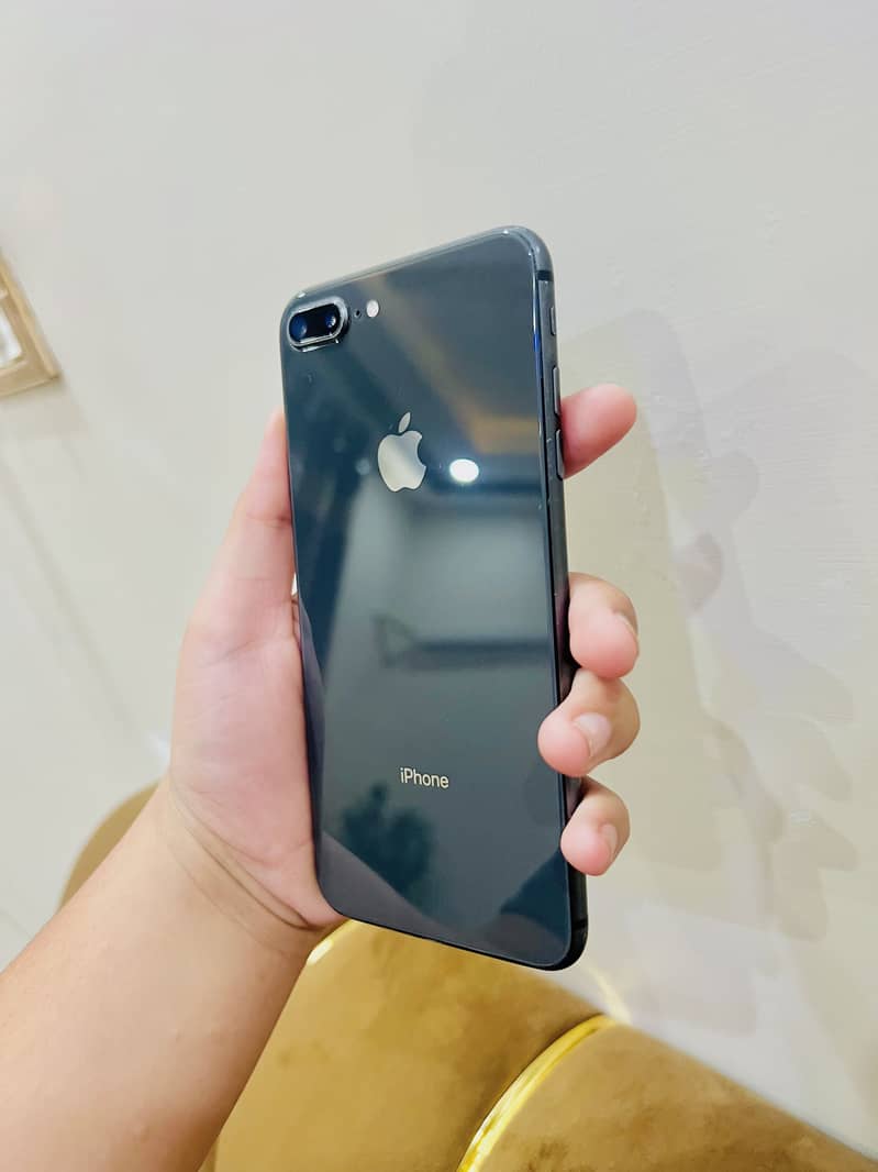 Apple iPhone 8 Plus 1