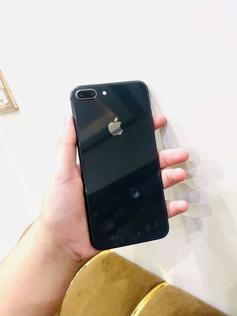 Apple iPhone 8 Plus 3