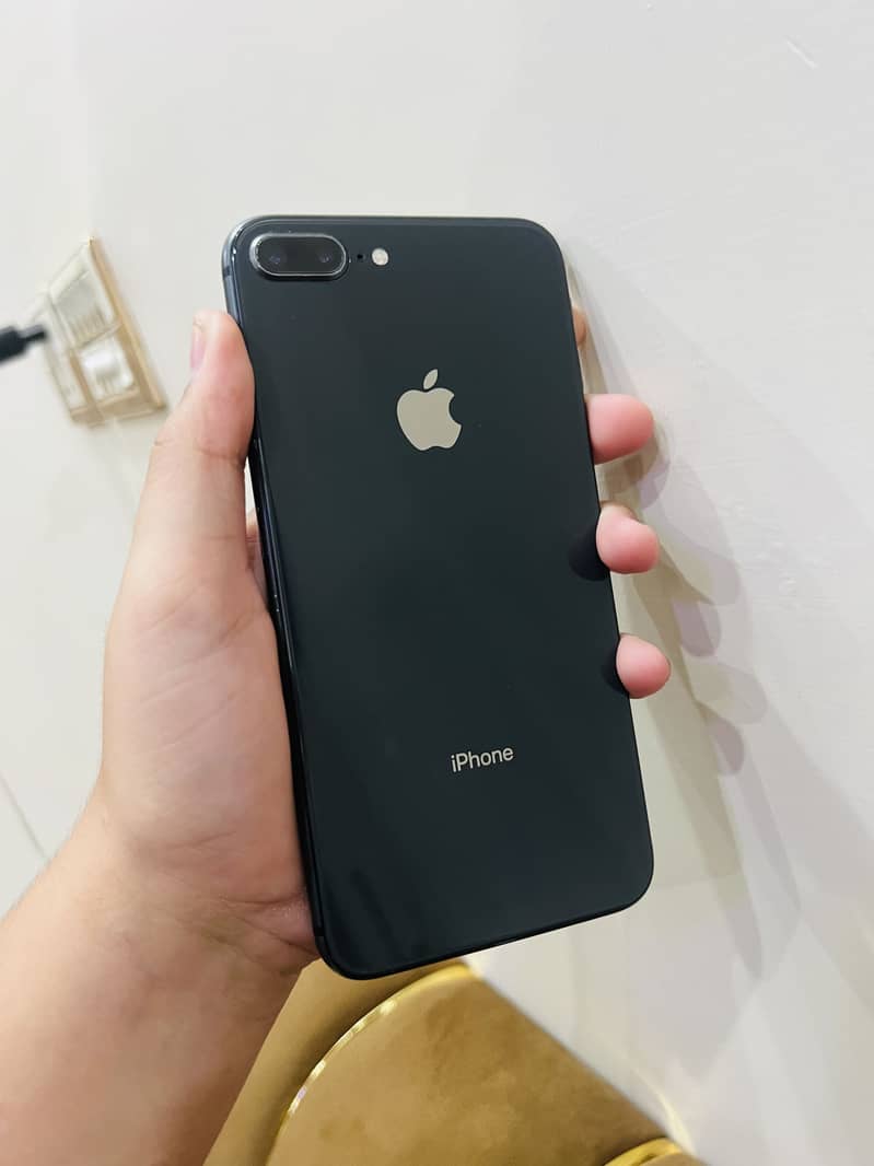 Apple iPhone 8 Plus 4
