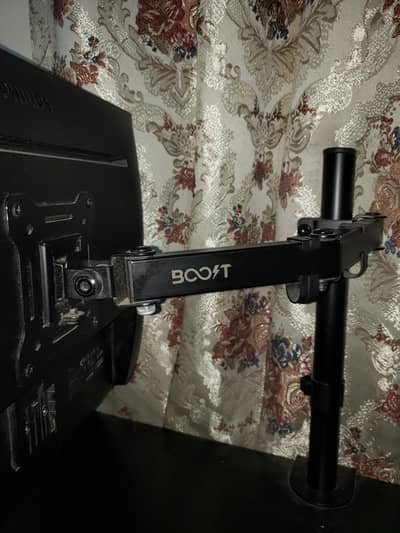 Boost Moniter Arm Slightly Used . . . (Single Moniter Arm)