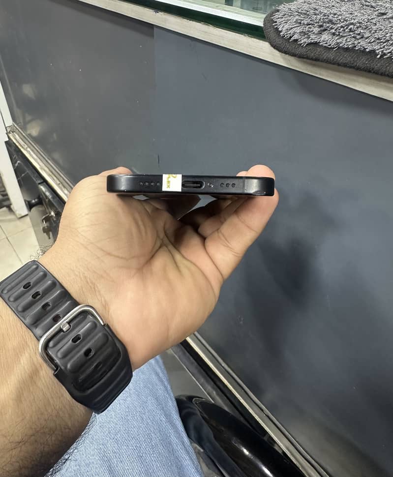 Apple iPhone 16 1