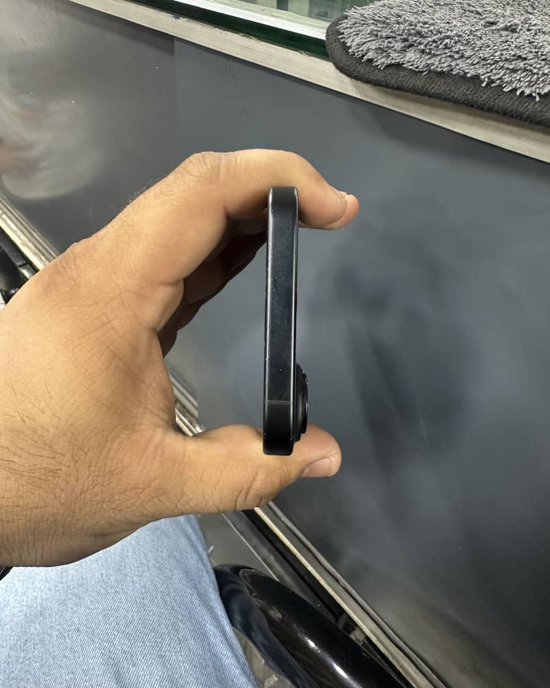 Apple iPhone 16 3