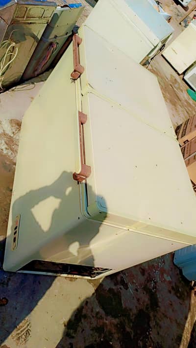 deep freezer double door bilkul okay urgent for sale service by