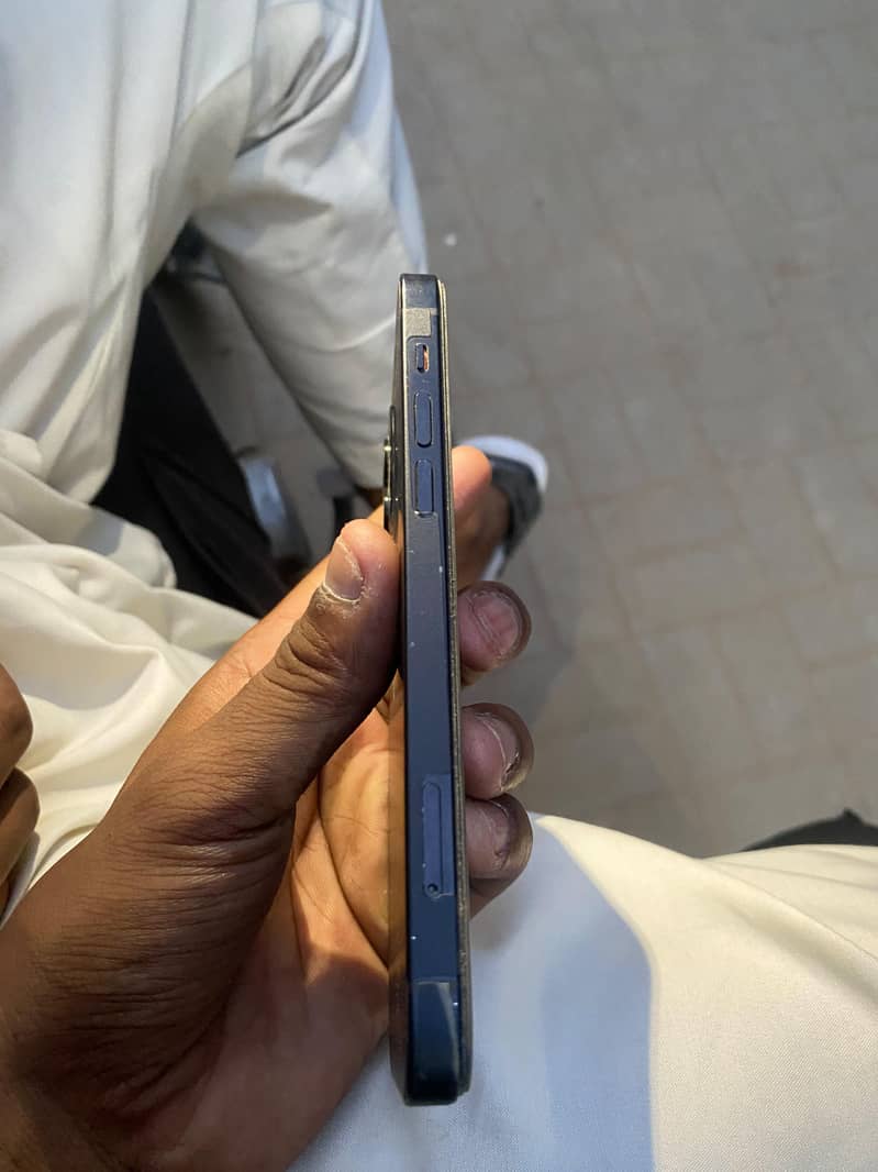 Apple iPhone 12 1