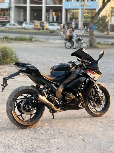 Yemaha R1M Replica
