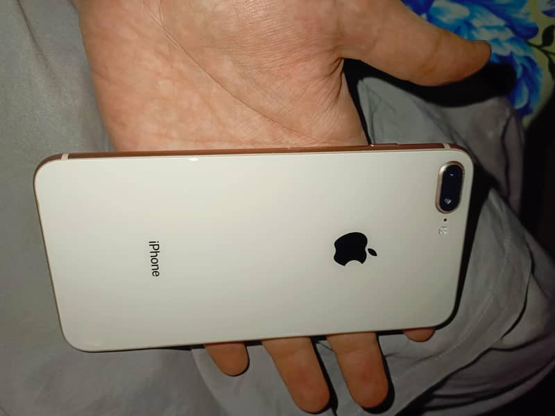 Apple iPhone 8 Plus 3