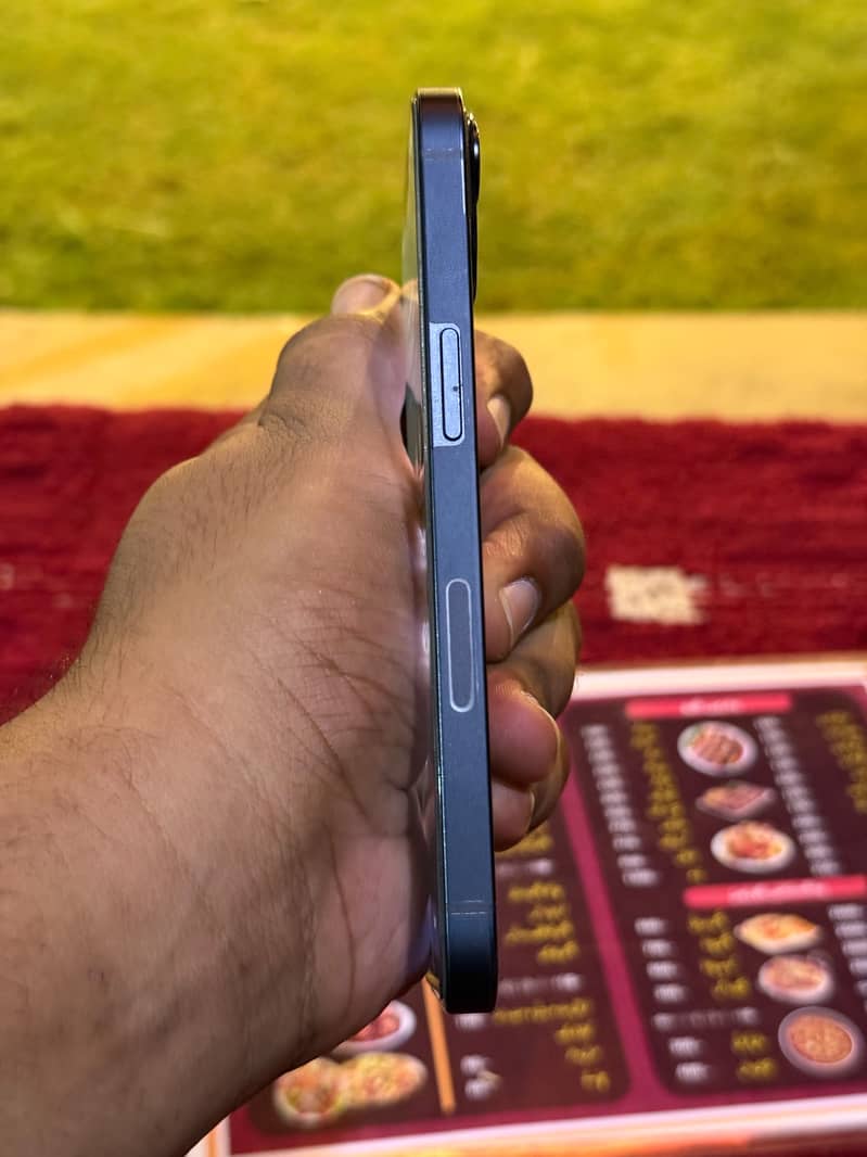 Apple iPhone 13 5