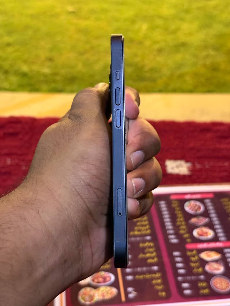 Apple iPhone 13 6