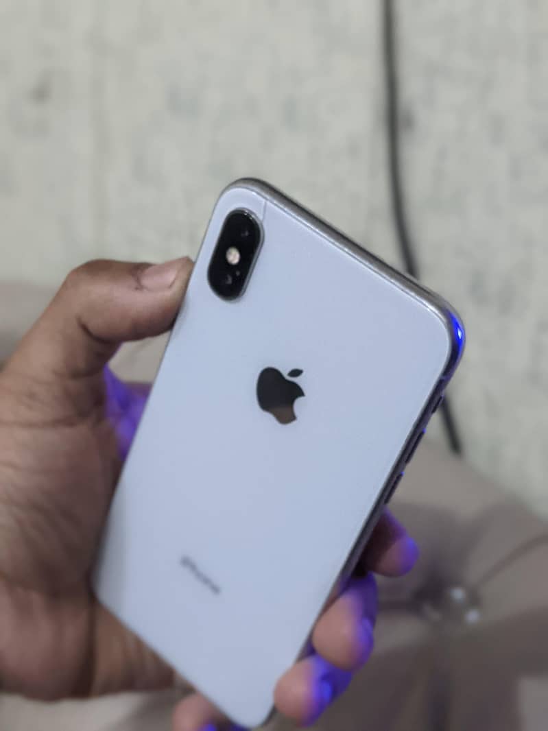 Apple iPhone X 3
