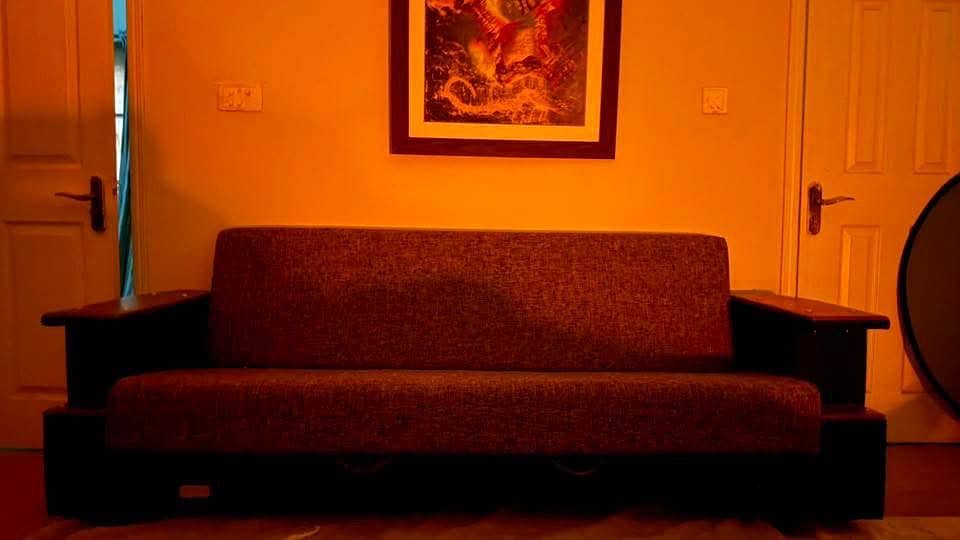 King size bed. Read Description 7
