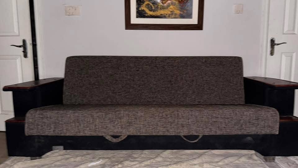 King size bed. Read Description 8