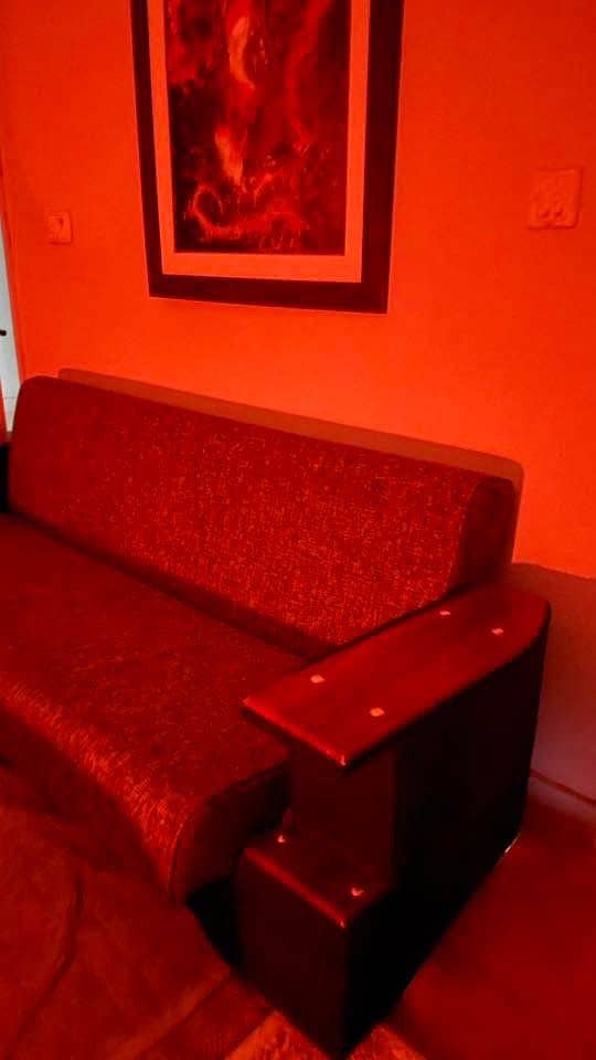 King size bed. Read Description 9