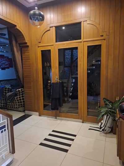 10 MARLA DOUBLE STORY BEAUTIFULL HOUSE AVAILABLE FOR SALE