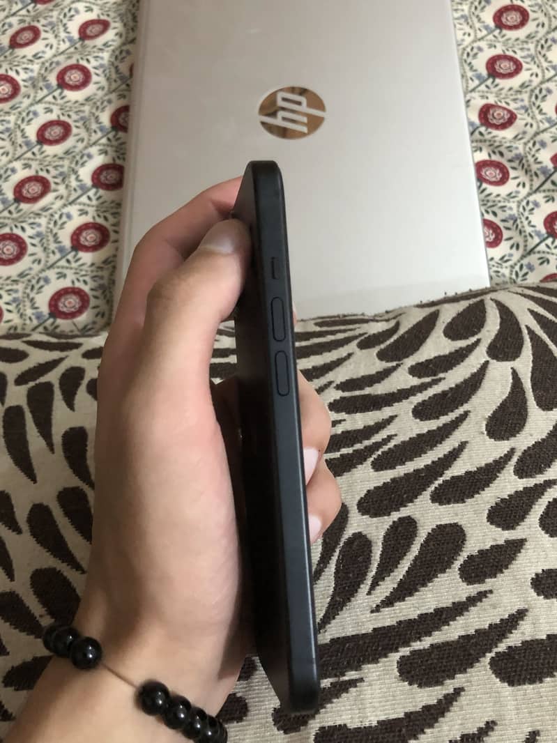 Apple iPhone 15 9