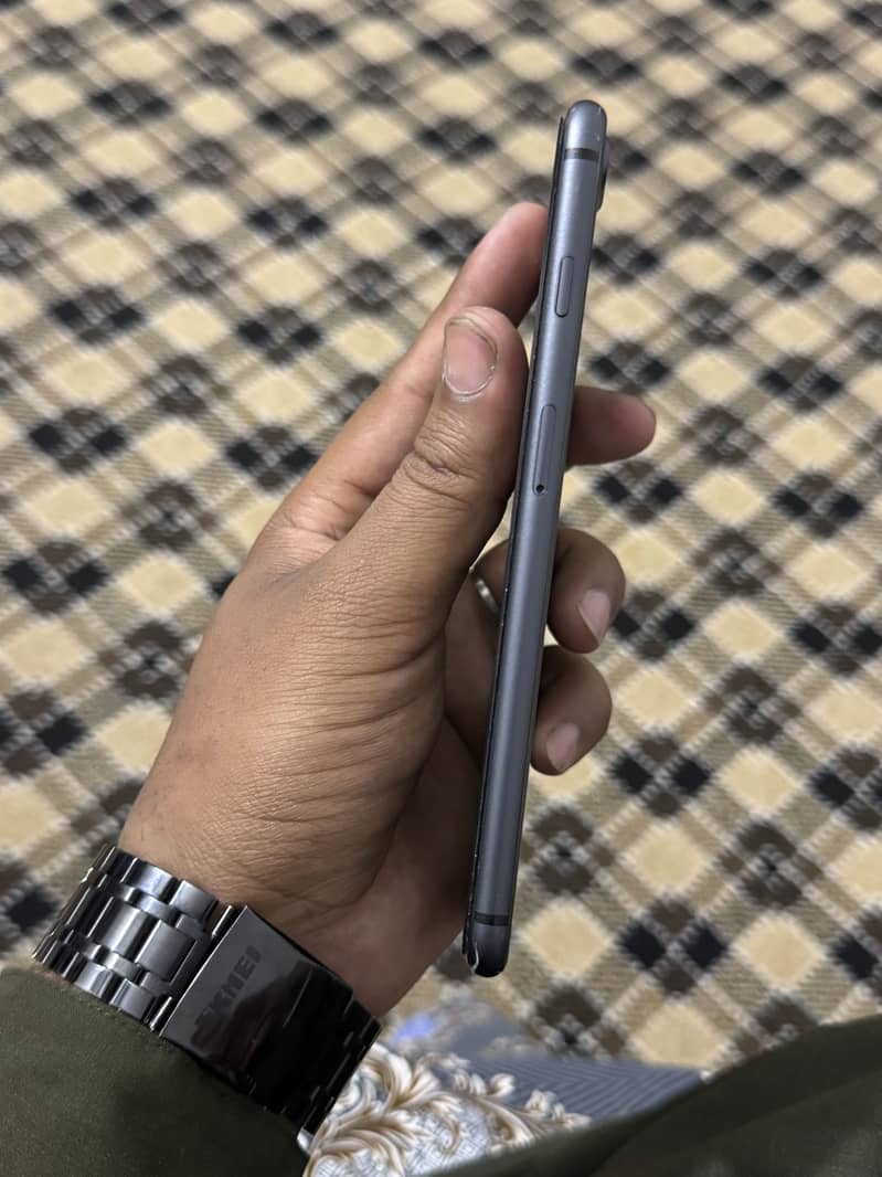 Apple iPhone 8 Plus 1