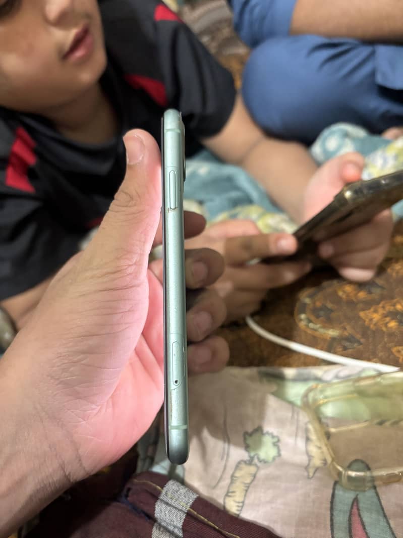 Apple iPhone 11 2