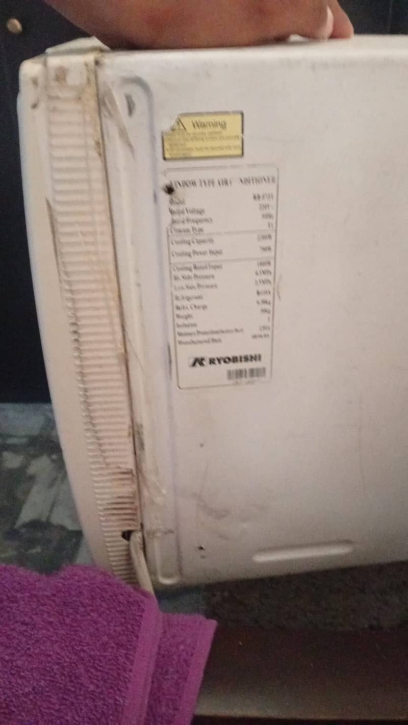 window AC 0