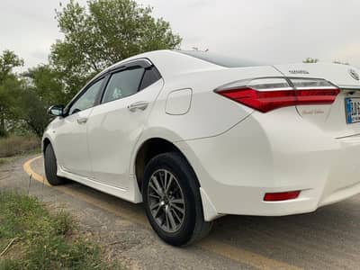 Toyota Corolla GLI 2018- Super white-Special Edition