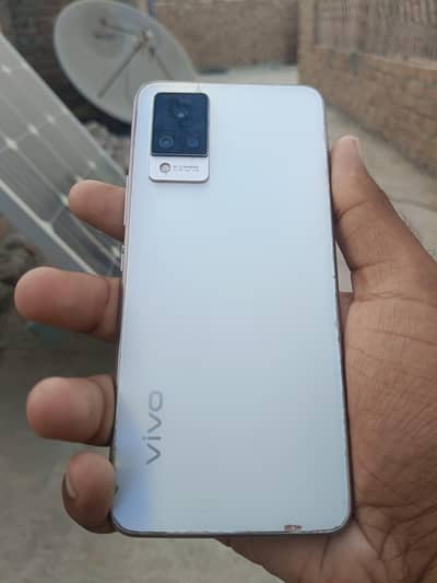 Vivo V21 WITH BOX AND CHARGER GOOD CONDITION 10 BY 9  ALL OKAY