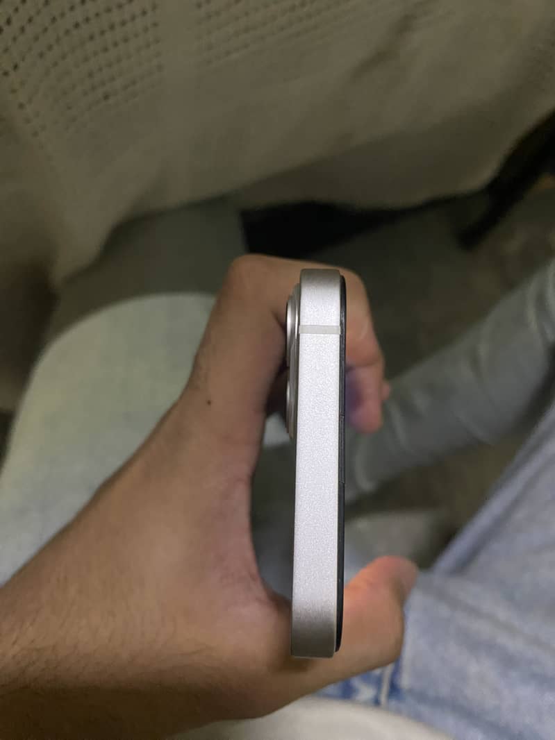 Apple iPhone 13 2