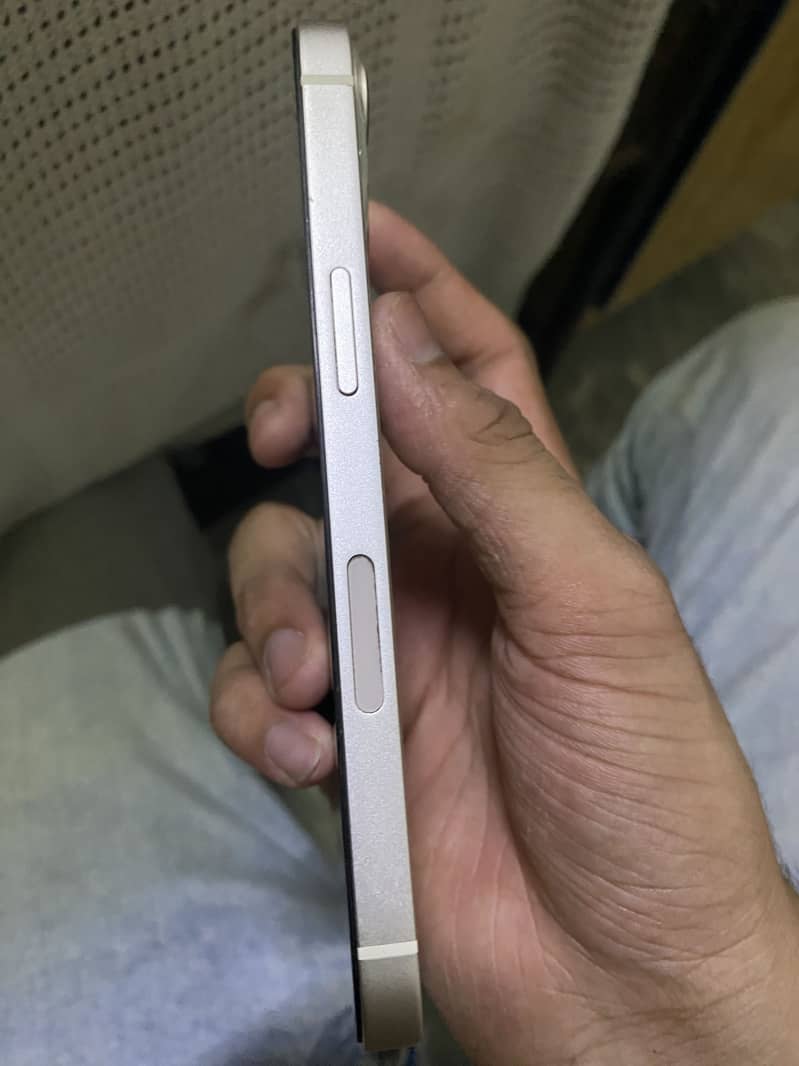 Apple iPhone 13 4