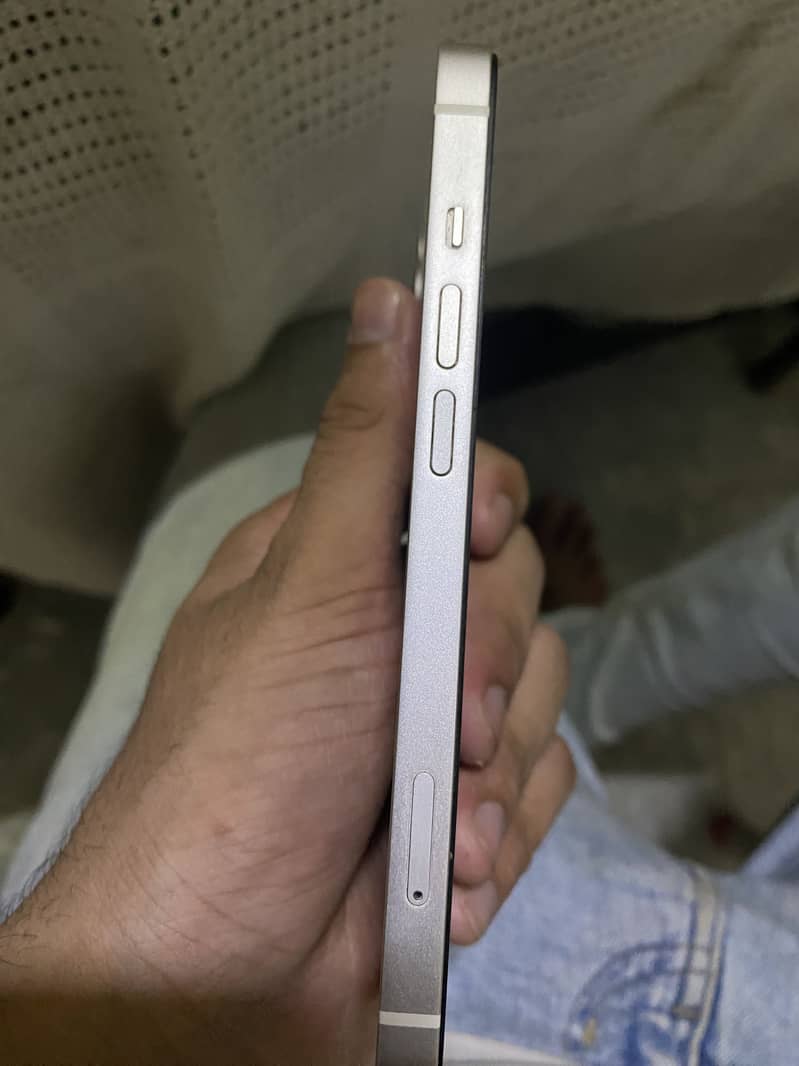 Apple iPhone 13 7
