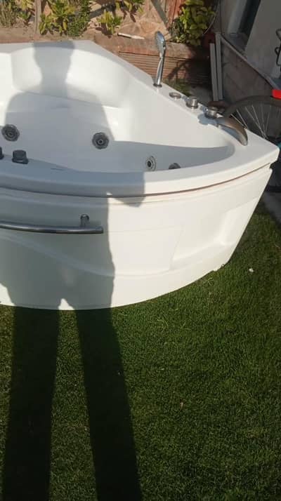 jacuzzi bathtub 